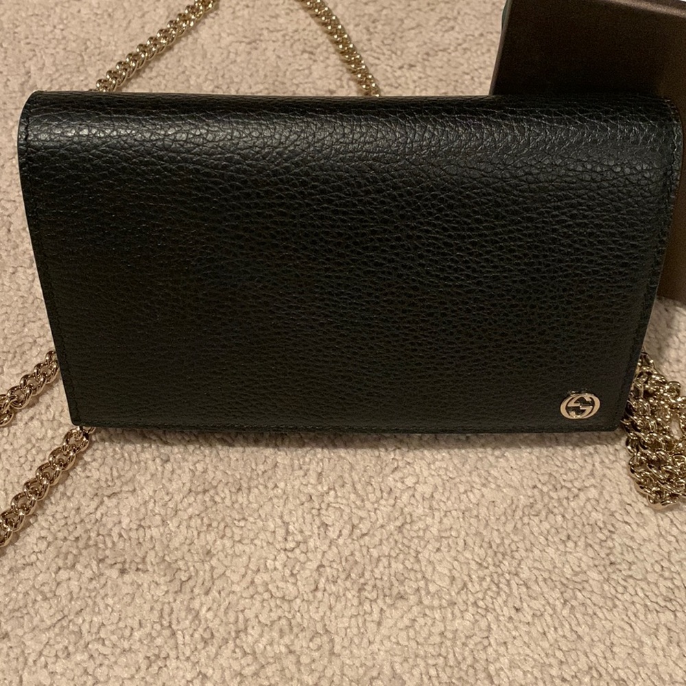 NWT!! Gucci black crossbody/wallet with gorgeous golden chain. Brand new!